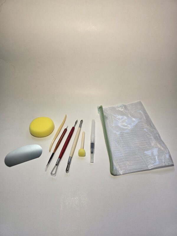 Kit "Clelia" 9 items: herramientas varias + Estuche y pincel viral